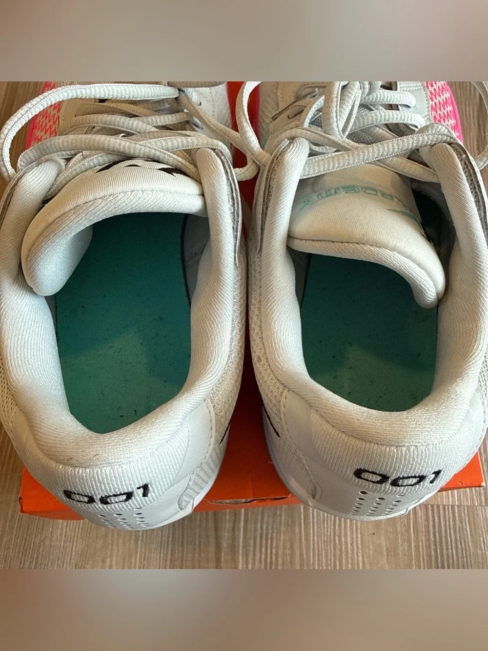 Nike Air Zoom G.T. Cut Academy Men’s 12.5/Women’s 14 size basketball shoes